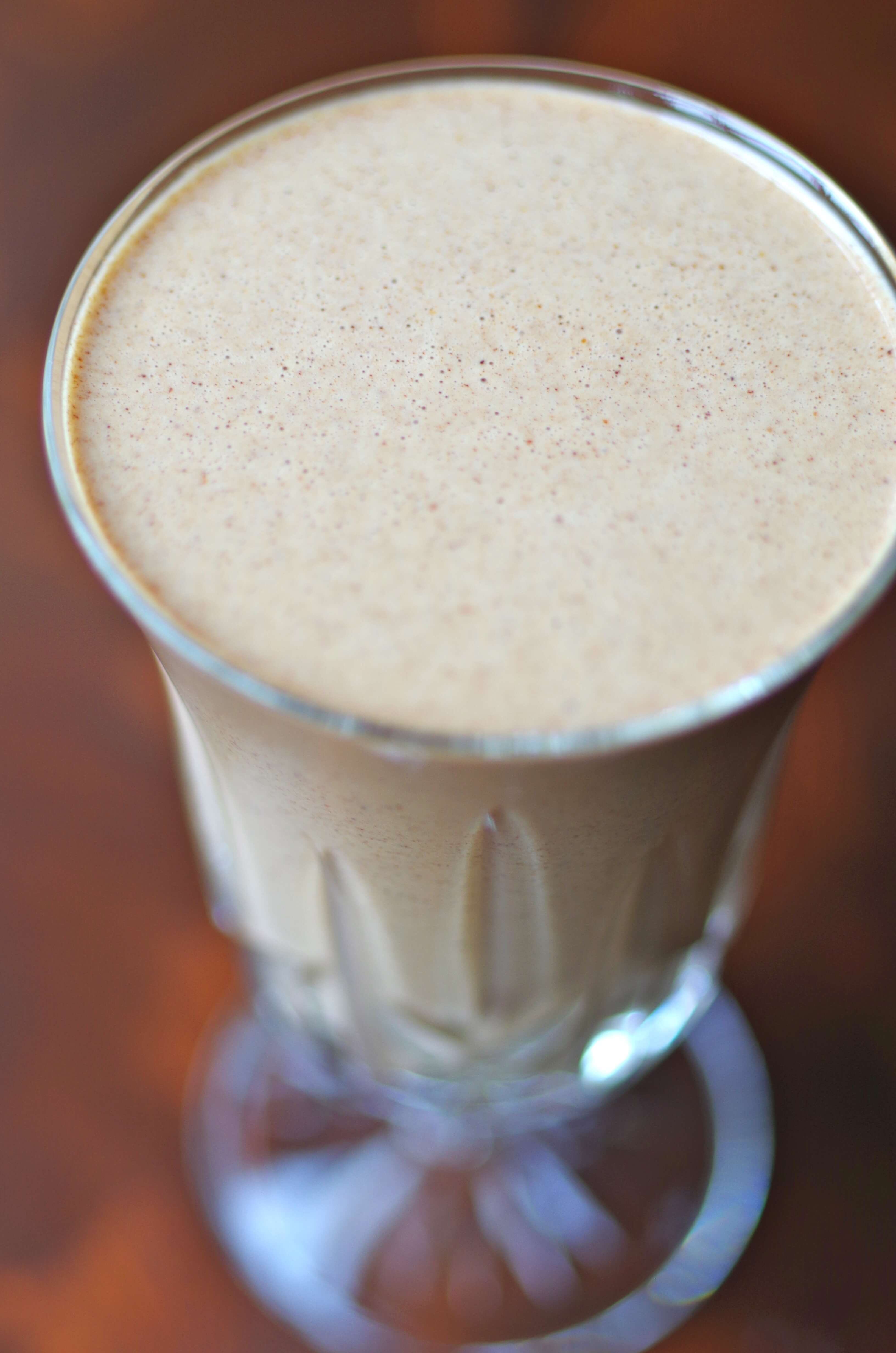 Chocolate Almond Smoothie - Quick easy "pick me up" full of protein and antioxidants. | www.lakesidetable.com