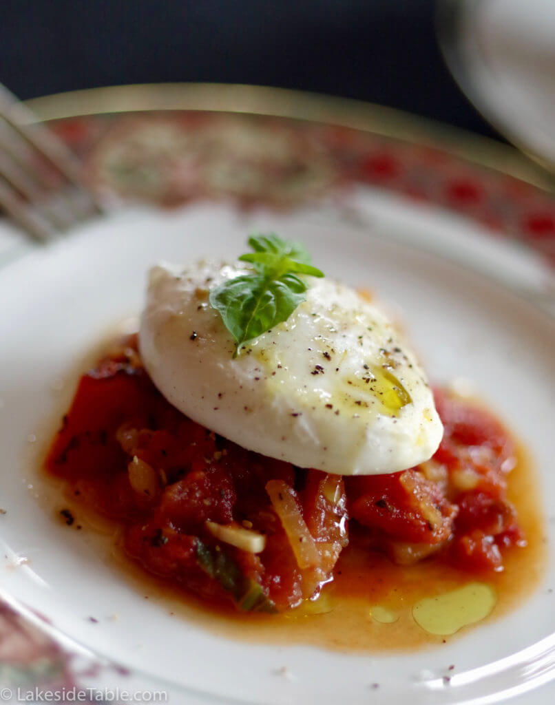 Poached Egg Recipe - Easy, healthy, and delicious! Not to mention a great use for leftovers. | www.lakesidetable.com
