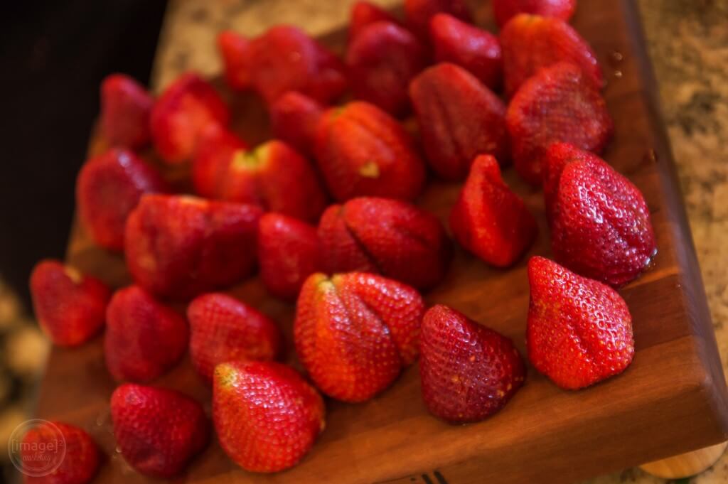 strawberries getting ready for schaum torte