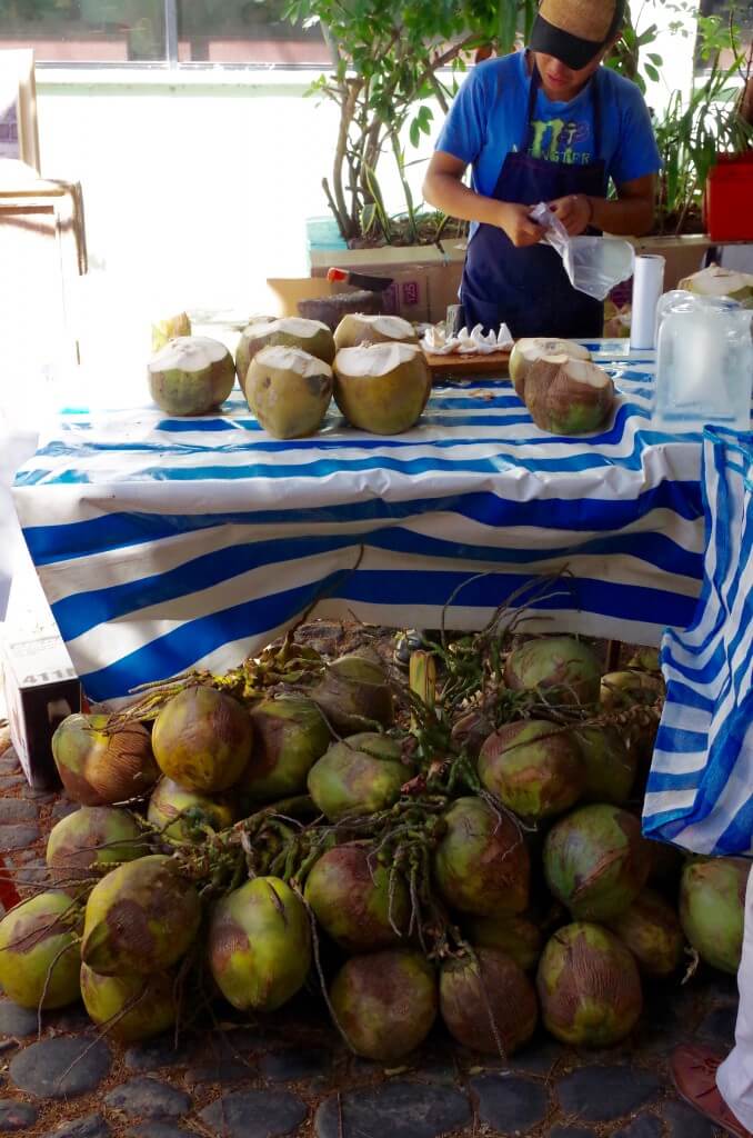 coconuts in Ajijic tianguis