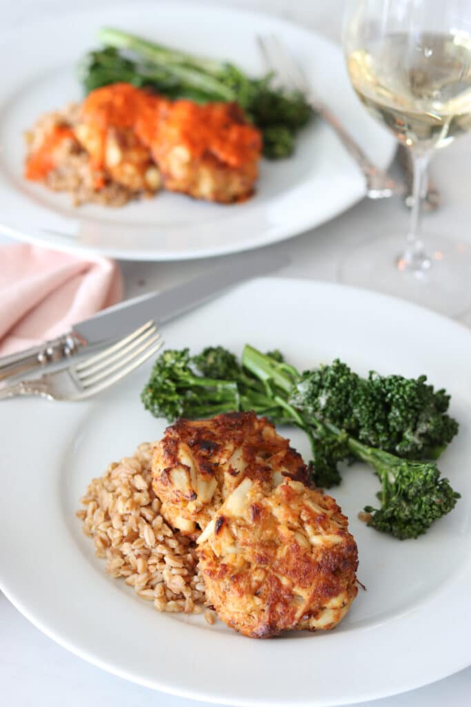 Cook dad up something he'll love for Father's Day or any day! Broiled crab cakes have very little filling and their both super tasty and healthy.  Perfect for both low carb keto diets and low fat diets too.  And so good you'll what them all year long!
