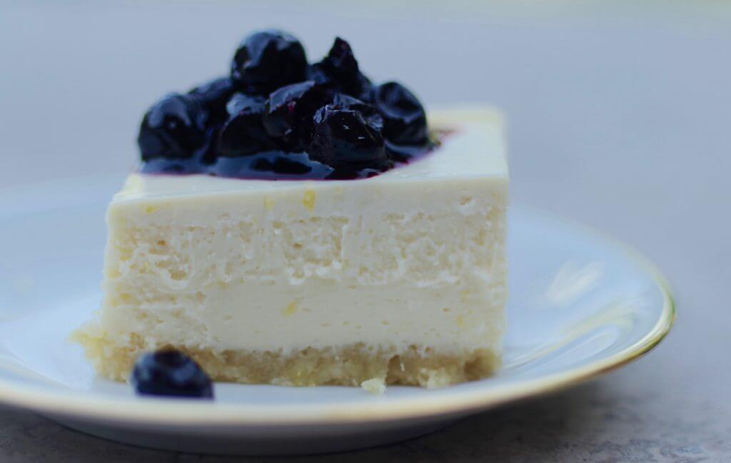 lemon cheesecake recipe with blueberry topping
