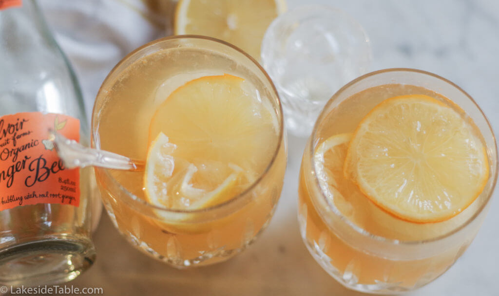 Bees Knees Cocktail Recipe - My favorite refreshing summer drink. You'll love this one! | www.lakesidetable.com