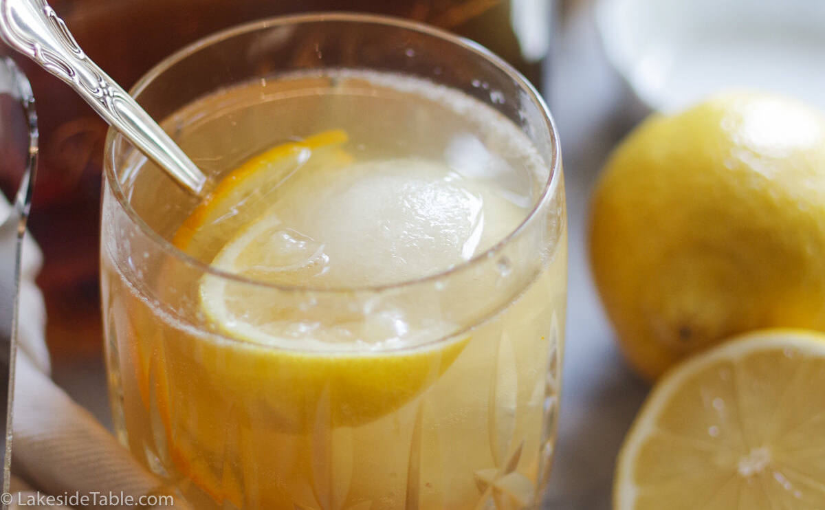 Bee's Knees Cocktail Recipe - My favorite refreshing summer drink. You'll love this one! | www.lakesidetable.com