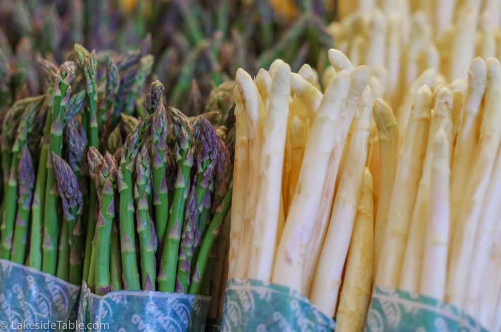 Braised asparagus - Raw green and white asparagus