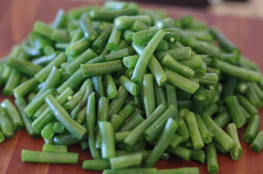 pile of green beans chopped