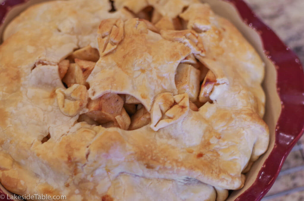 Gluten Free Apple Pie Recipe - Is there anything better than the smell of baking cinnamon & apples? Love it! | www.lakesidetable.com