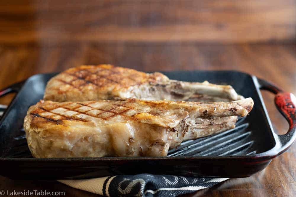 https://lakesidetable.com/wp-content/uploads/2020/10/sous-vide-pork-chops.jpg