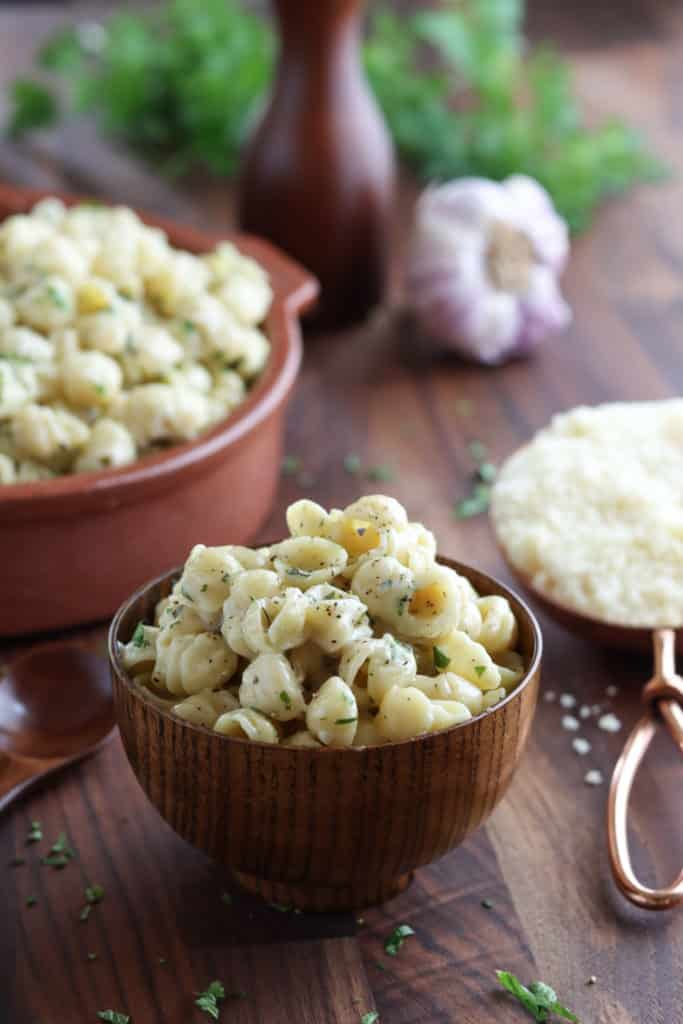 bowl of white mac and cheese